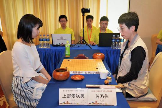 上野爱咲美力战不得,反被芮乃伟反攻。