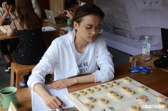 棋后赛唐丹4连胜锁定半决赛 选手为王铭先生默哀