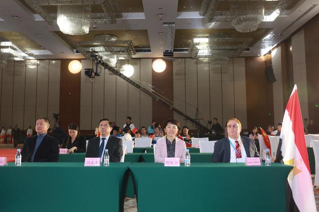 出席开幕式的嘉宾 摄影:刘毅