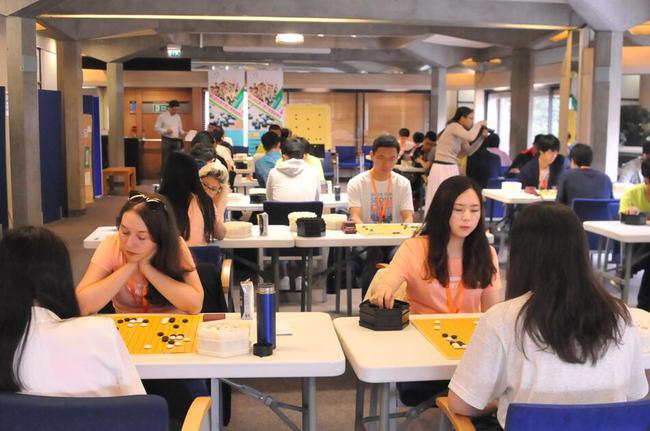 大学生赛场的女棋手们