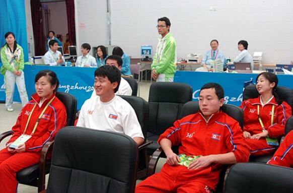 ▲亚运会，等待对局的朝鲜选手