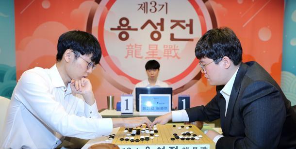 顶尖棋士战申旻埈坐稳循环圈 龙星战申真谞百分百吻合度进四强