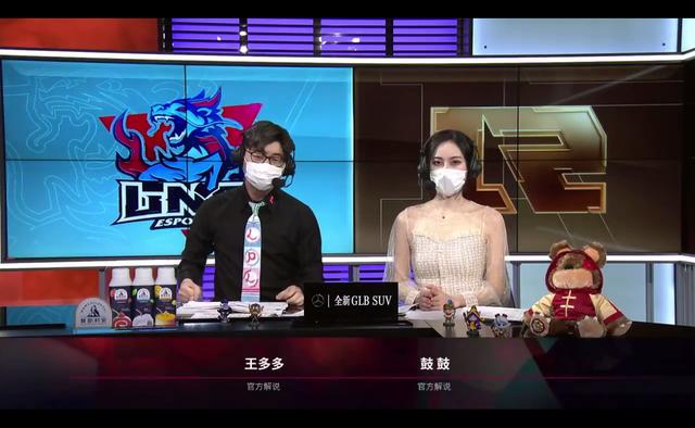 英雄联盟:Xiaohu飞机杀疯了,RNG双C爆炸伤害,LNG首局落败