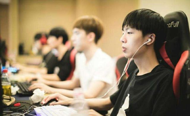 VG美工抄袭海报,惨遭原作者怒喷“不要碧莲”?VG官方:已开除