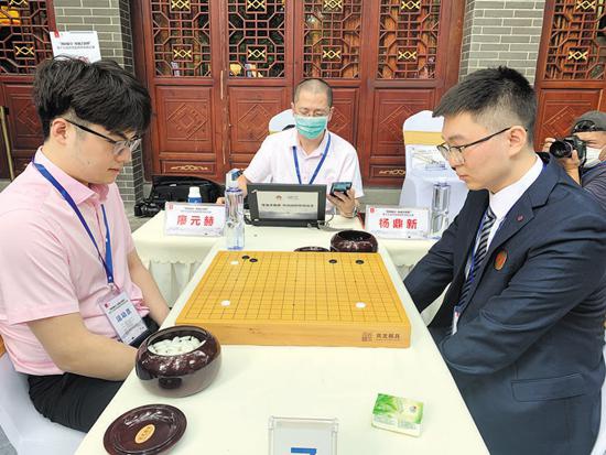 成渝围棋交流频繁,图为今年西南棋王赛中的成渝棋手对抗