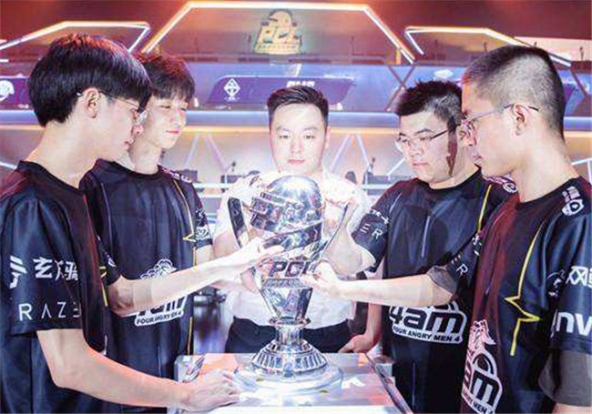 时隔五年重现反向!韦神观战LGD比赛,这分析连解说都自愧不如