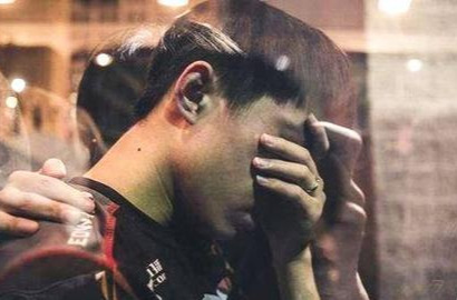 当初把厂长打成4396的男人,为什么现在看起来,像个“演员”