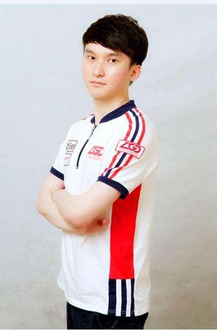 白色月牙凭什么当TES教练?还有人记得华义Spider吗?