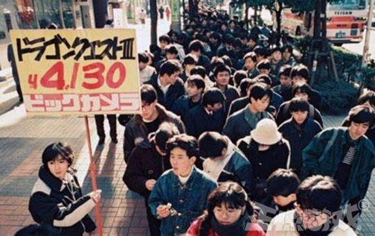 80后当年玩游戏多疯?手绘手柄练操作,一个差错一个月存档没了