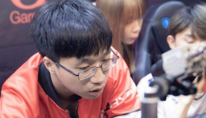 电竞人物志:在黑暗中挺身而出,在光明中跌入低谷——UZI篇