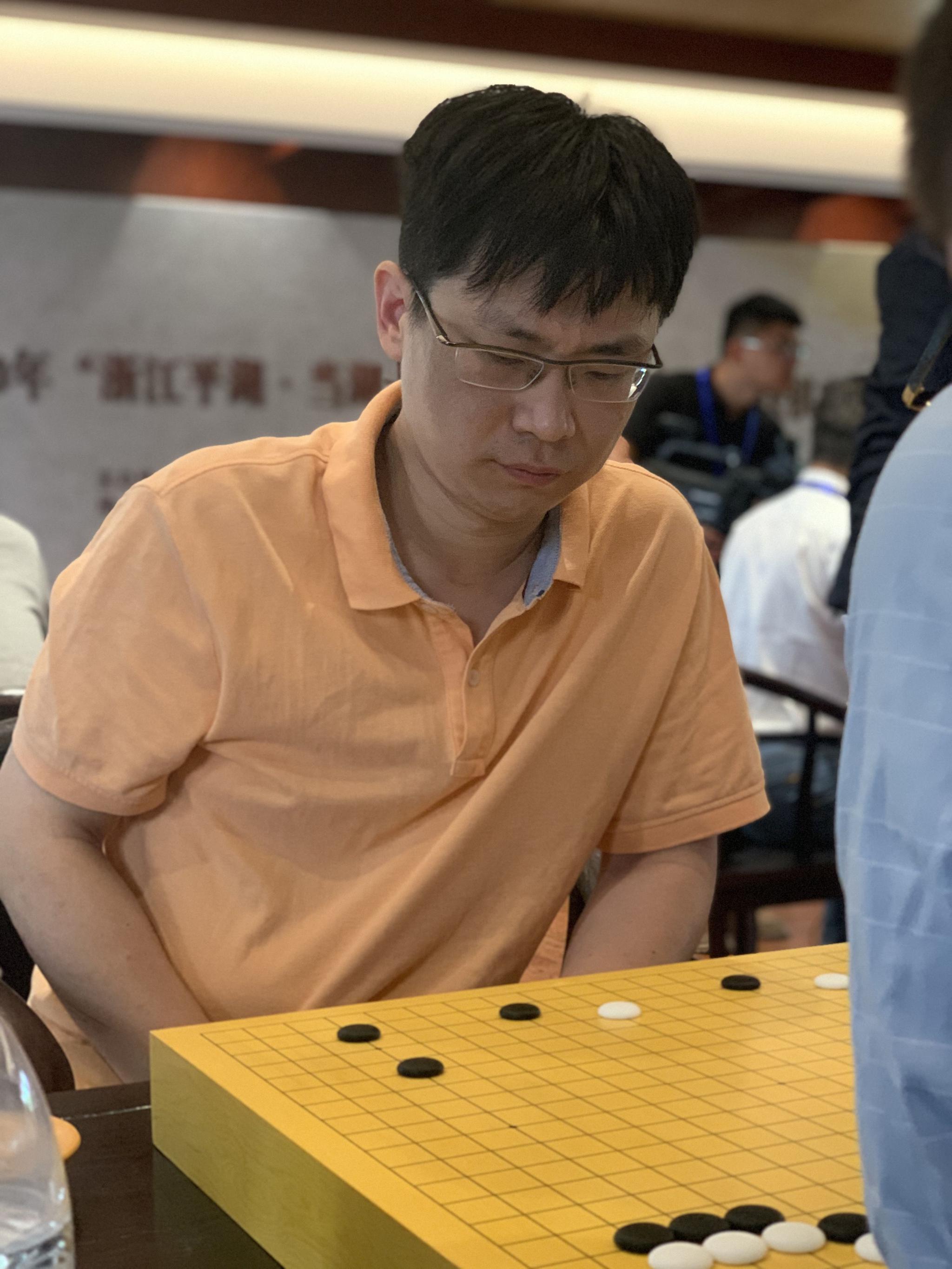 33岁的孟泰龄是一名大器晚成的棋手。新京报记者 孙海光 摄