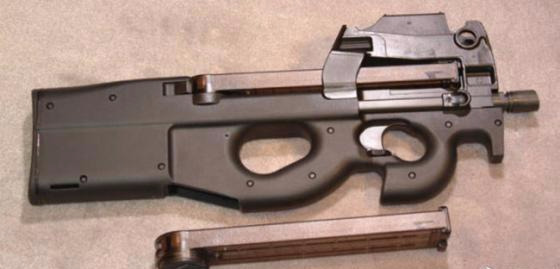 FPS游戏中的“小钢炮”：P90冲锋枪